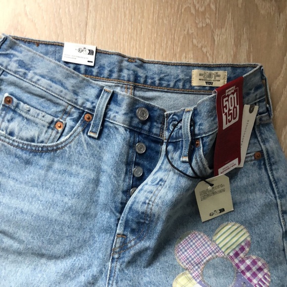 Levi's 501 High-Rise Straight-Leg Jeans Light Indigo Daisy  Patch Design Size 27 - Picture 11 of 13